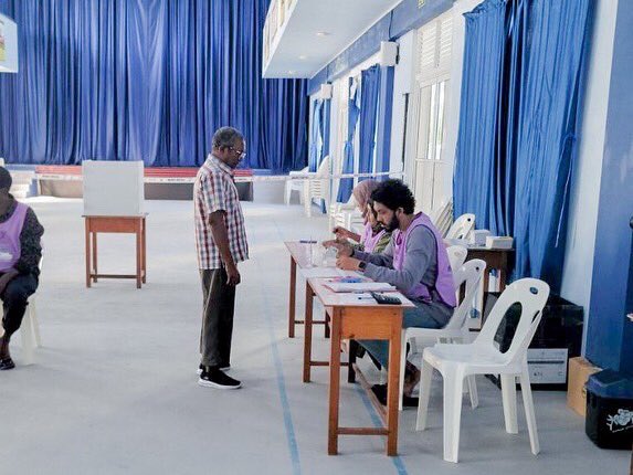 ގާދިއްފުށްޓާއި ދިއްގަރު ކައުންސިލްގެ ބައި-އިލެކްޝަންގެ ވޯޓުލުން ފަށައިގެން ކުރިއަށްދަނީ