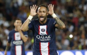 ނޭމާގެ ދެ ލަނޑާއެކު ޕީއެސްޖީ އަށް ފަސޭހަ މޮޅެއް