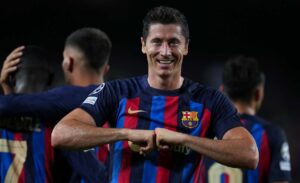 ބަޔާން އާއި ދެކޮޅަށް މިރޭ ލެވެންޑޯސްކީ ބާސާގެ ޖާޒީގައި