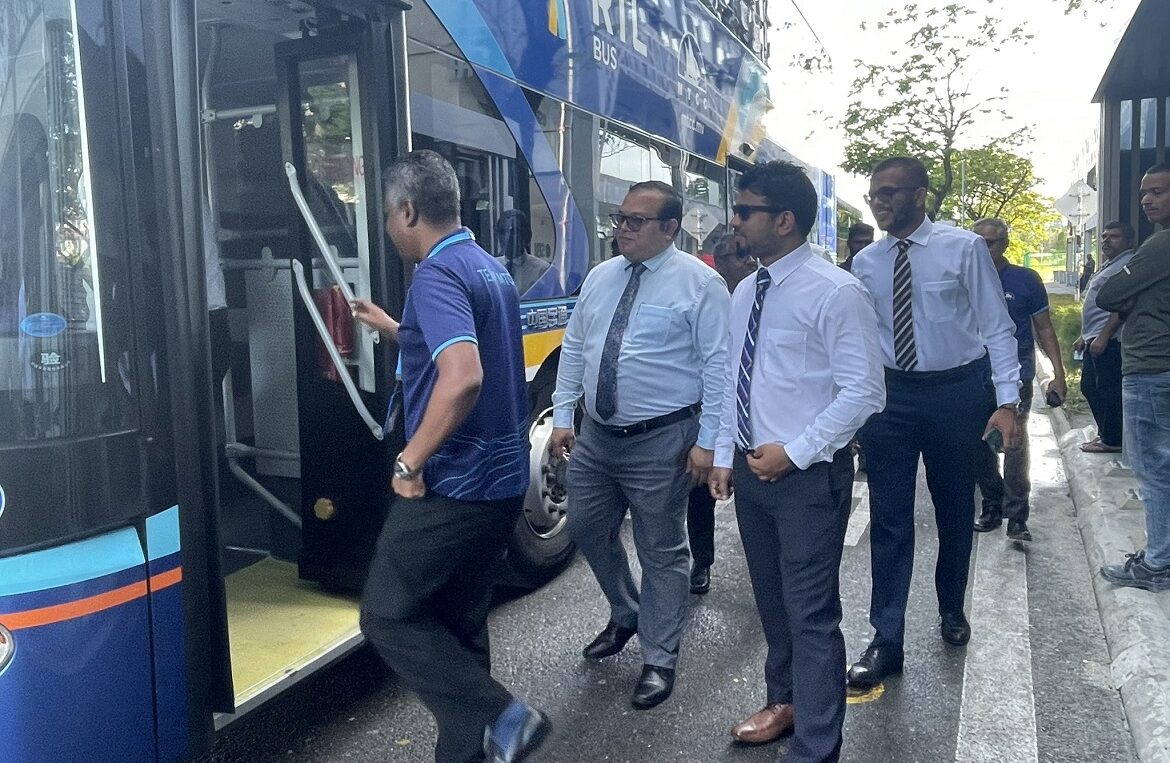 ހުޅުމާލޭގައި ދިރިއުޅޭ މެމްބަރުން މިއަދު މަޖިލީހަށް ދިޔައީ އާރުޓީއެލް ބަހުގައި!