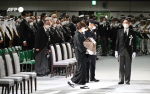 ޖަޕާންގެ ކުރީގެ ބޮޑުވަޒީރު އަބޭގެ ޖަނާޒާ ބާއްވައިފި