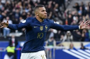 އޮސްޓްރިއާ ބަލިކޮށްފްރާންސަށް ފުރަތަމަ މޮޅު