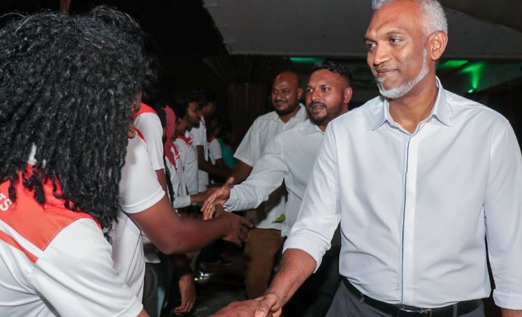 ގދ. އަތޮޅު ކައުންސިލް އެތްލެޓިކްސް ޗެމްޕިއަންސްޝިޕަށް މޭޔަރު މުޢިއްޒު ތިނަދޫއަށް