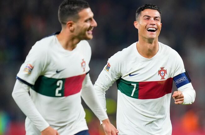 ޗެކް ރިޕަބްލިކް ބަލިކޮށް ޕޯޗުގަލް ފައިނަލާ ގާތަށް