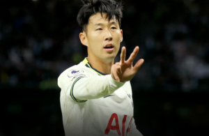 ބެންޗުން އަރައި ސޮން ހެޓްރިކް ހެދި މެޗުން ޓޮޓެންހަމަށް ބޮޑުމޮޅެއް