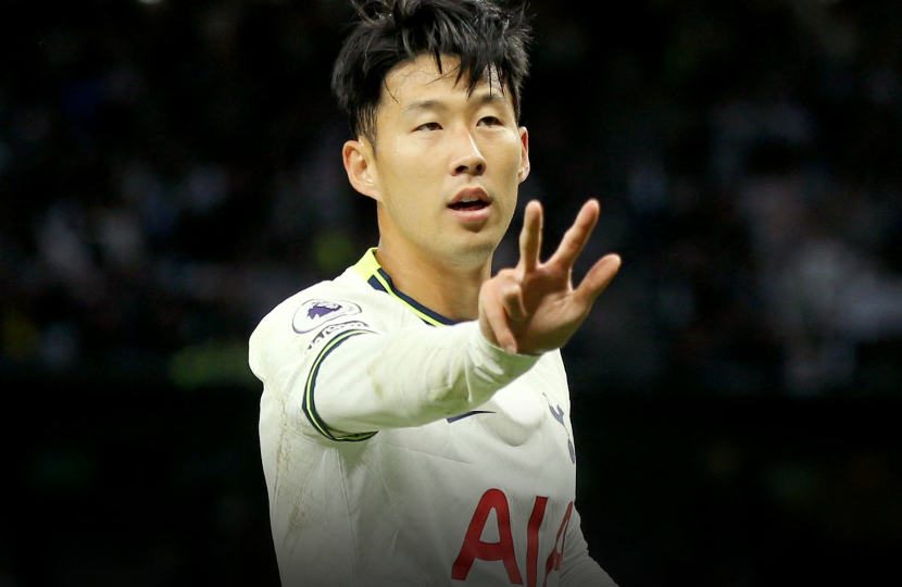 ބެންޗުން އަރައި ސޮން ހެޓްރިކް ހެދި މެޗުން ޓޮޓެންހަމަށް ބޮޑުމޮޅެއް