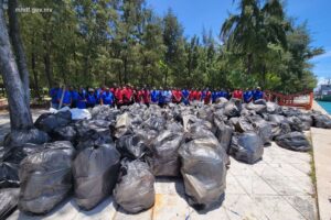 ހުޅުމާލޭ ފަޅު ސާފުކޮށް، 300 އަށް ވުރެ ގިނަ ކޮތަޅުގެ ޕްލާސްޓިކާއި ކުނި ނަގައިފި