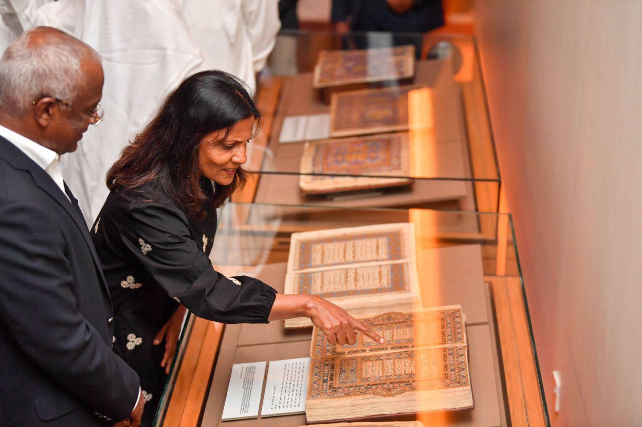 ރައީސްގެ ދެކަނބަލުން ބަޙްރައިންގެ ދާރުލްއާޘާރަށާއި، ބައިތު-އަލް ޤުރްއާން ފެސިލިޓީއަށް ޒިޔާރަތް ކުރައްވައިފި