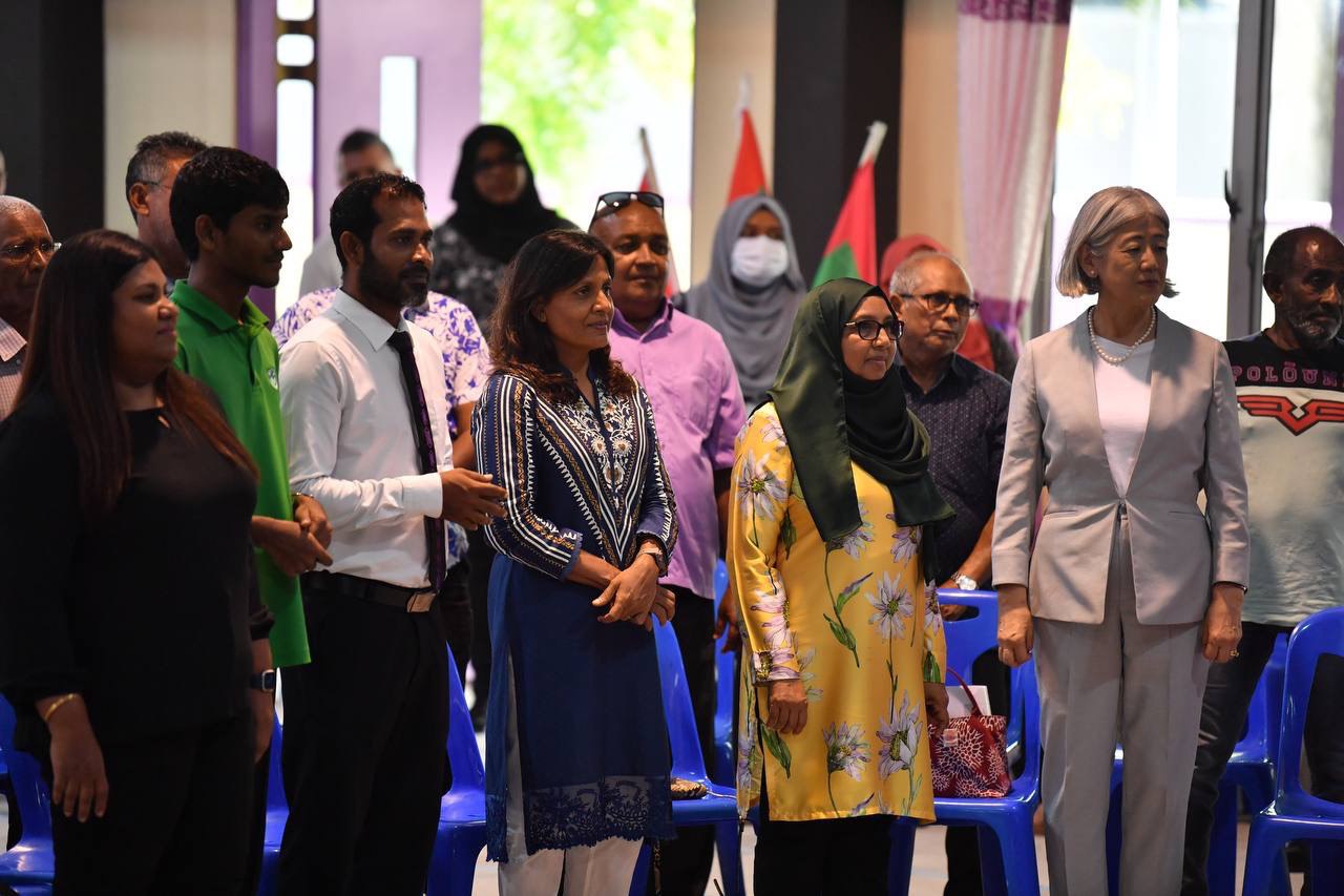 އިސްރަށްވެހިންގެ ޙަފްލާ ރައީސްގެ އަނބިކަނބަލުން ޝަރަފުވެރިކޮށްދެއްވައިފި