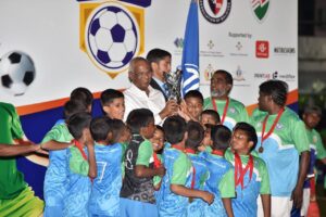 "ނެސްލޭ ކިޑްސް ފުޓްބޯޅަ ފިއެސްޓާ" ނިންމުން ރައީސް ޝަރަފުވެރިކޮށްދެއްވައިފި