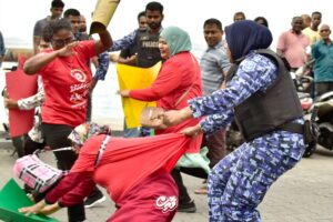 މުޒާހަރާ ރޫޅާލައި އަނިޔާކުރި މައްސަލަ މަޖިލީހުން ބަލައެއް ނުގަތް