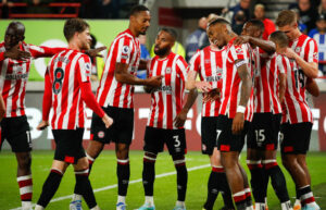 ޓޯނީގެ ދެގޯލުން ބްރައިޓަން ބަލިކޮށް ބްރެންޓްފަޑް އަށްވަނައަށް