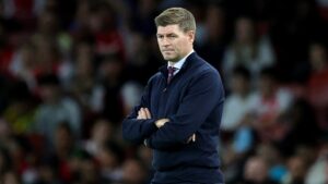 އަހަރެއް ނުވަނީސް އެސްޓަން ވިލާގެ ކޯޗުކަމުން ޖެރާޑް ވަކިކޮށްފި