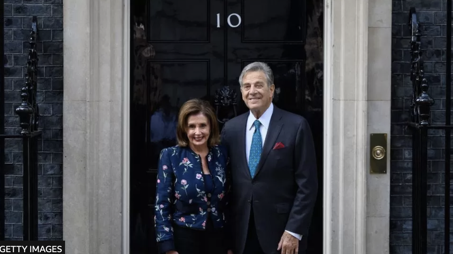 އެމެރިކާގެ ގާނޫނުހަދާ މަޖިލިހުގެ ރައީސާ ނާންސީ ޕެލޯސީގެ ފިރިކަލުންނަށް މަރުތޭލަކުން ހަމަލާދީފި