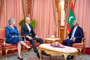 އޮސްޓްރޭލިއާ ސަފީރު، ރައީސުލްޖުމްހޫރިއްޔާއަށް ފަތްކޮޅު އަރުވައިފި