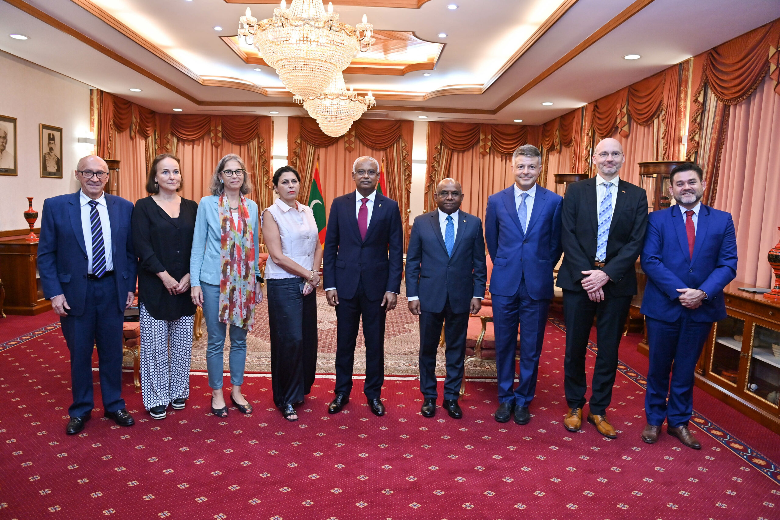 ޝެންގެން ވީސާގެ ކަންކަމާއި މަހުގެ ޑިއުޓީގެ މައްސަލާގައި ރައީސް މަޝްވަރާ ކުރައްވައިފި