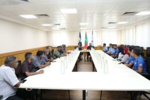 ޑިފެންސް މިނިސްޓަރ، އައްޑޫ ސިޓީ ޕޮލިސް އެކެޑެމީއަށް ޒިޔާރަތްކުރައްވައިފި