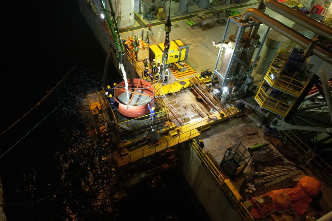 ތިލަމާލެ ބްރިޖް: ކަނޑުގައި ޖަހާ ފުރަތަމަ ތަނބުގެ މަސައްކަތް ފަށައިފި