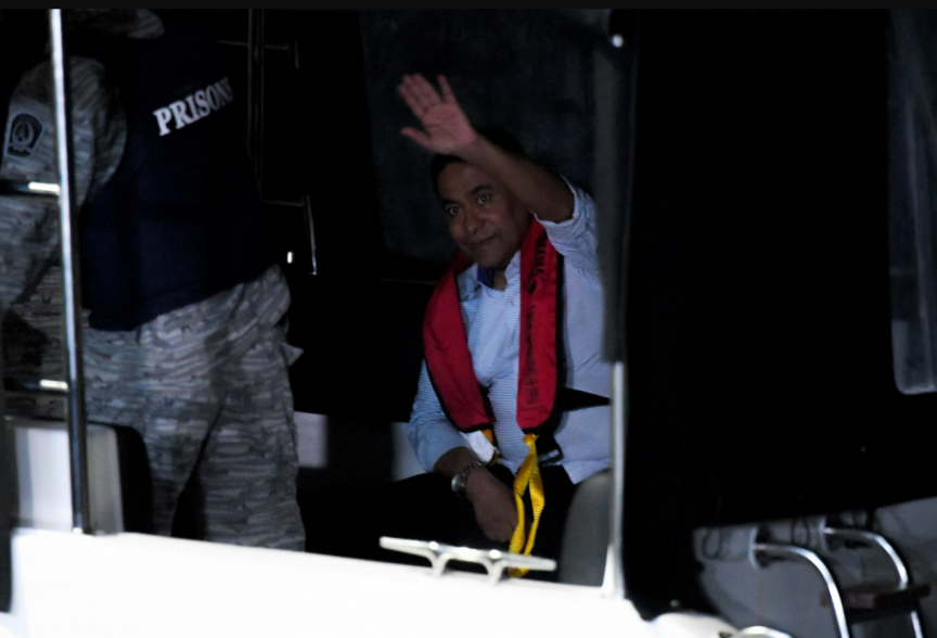 ޔާމީން ހުންނެވި ޖަލުގެ ވީއައިޕީ އެޕާޓްމެންޓުގައި: ކަރެކްޝަން