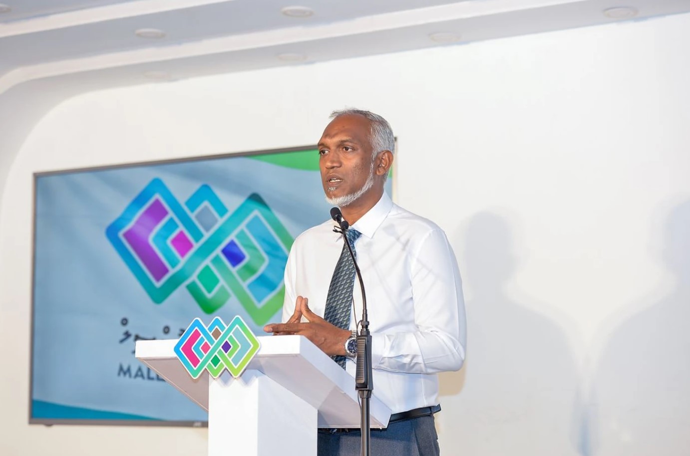 މާލޭ މޭޔަރުގެ ނަމުގައި "ފޭކު" މެސެޖުތަކެއް ފޮނުވާތީ ސަމާލުވާން އެދިއްޖެ