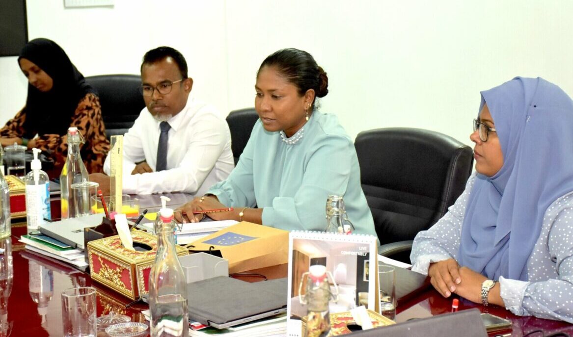 ފެމިލީ ކޯޓުގެ ޤާޟީކަމަށް 25 ބޭފުޅަކު ކުރިމަތިލާފައި ވަނިކޮށް، އިއުލާން ބަތިލްކޮށްފި