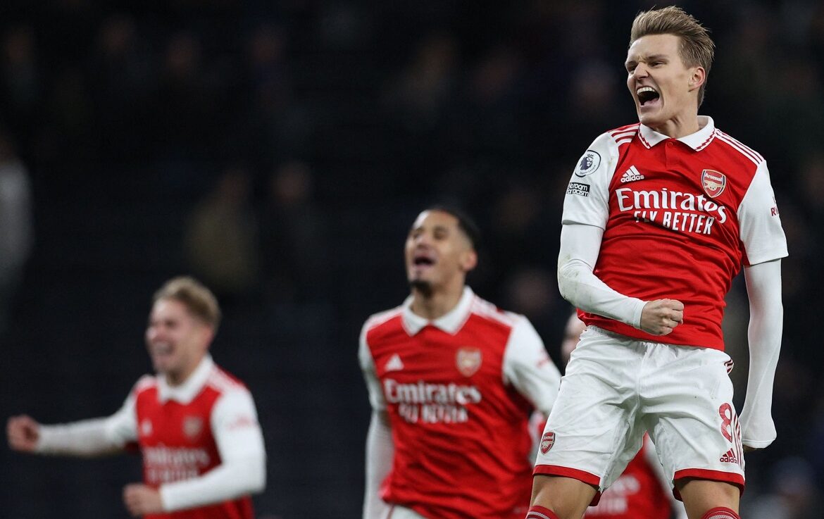 އާސެނަލަށް އަށް އެއް ވަަނައިގައި އަށް ޕޮއިންޓުގެ ލީޑެއް