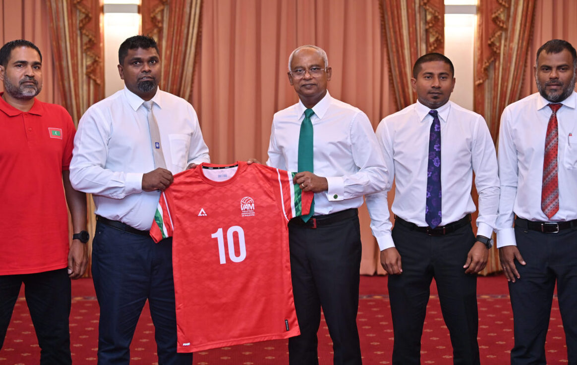 ފޯ ނޭޝަންސް ކަޕްގެ ރާއްޖޭގެ ޓީމްގެ ޖަރޒީއެއް ރައީސަށް