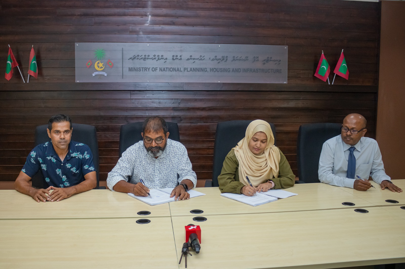 ފެލިދުއާއި ކެޔޮދޫ ގޮނޑުދޮށް ހިމާޔަތް ކުރުމުގެ އެއްބަސްވުމުގައި ސޮއިކޮށްފި