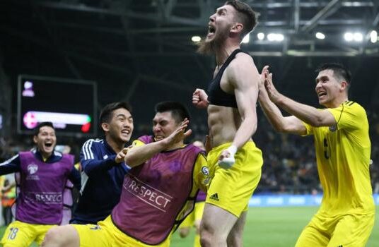 ފަހަތުން އަރައި ކަޒަކިސްތާނުން ޑެންމާކު ބަލިކޮށްފި