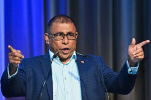 ރައީސް ތާއީދުކުރަން ނިންމާފައިވާކަން ޑރ. މައުސޫމް އެންމެ ފަހުން އިއުލާން ކޮށްފި