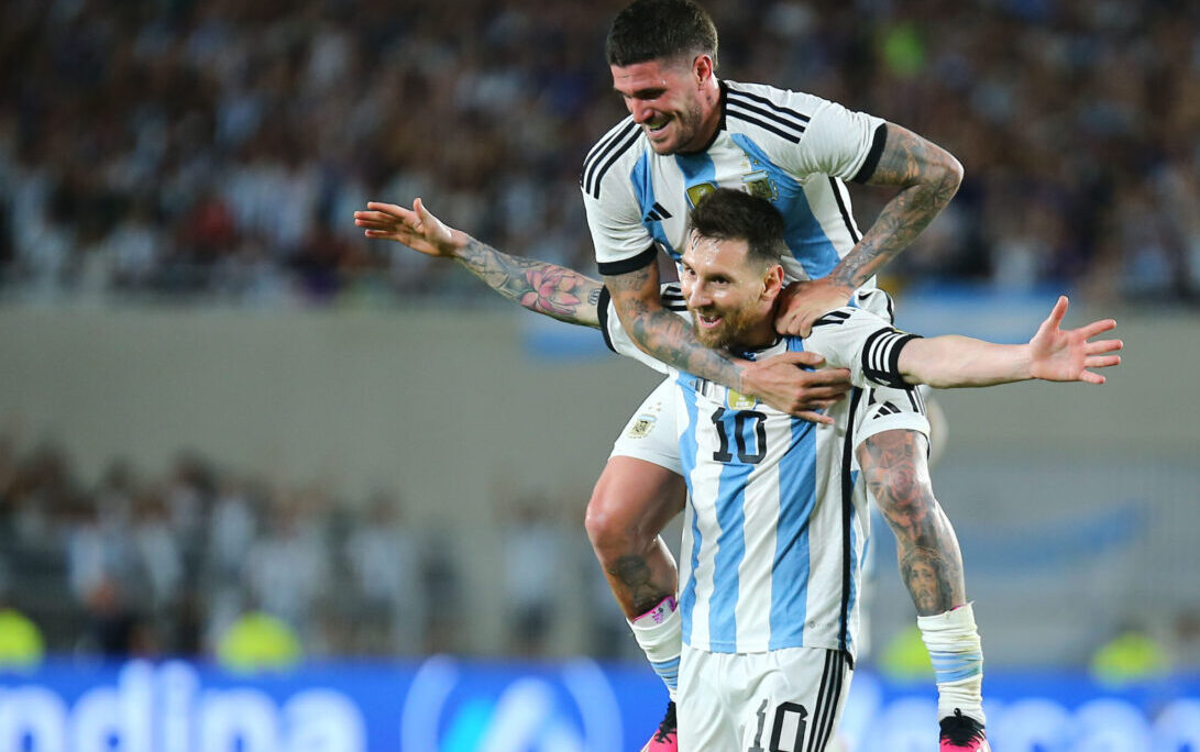 ވޯލްޑް ކަޕަށްފަހު އާޖެންޓީނާގެ ފުރަތަމަ މެޗުގައި މެސީ 800 ގޯލު ހަމަކޮށްފި