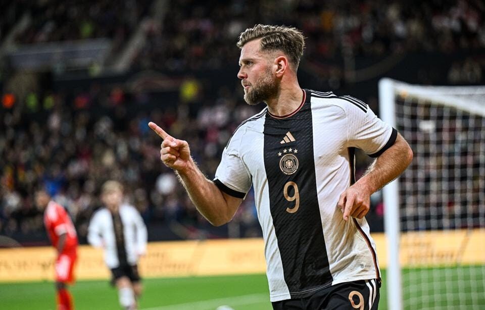 ޖަރުމަނުން ޕެރޫ ބަލިކޮށްފި