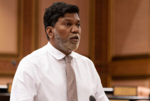 ގުޅިގެން މިސަރުކާރު ބަލިކޮށްލެވޭ ވަރުގެ ބަދަހި ކަމެއް ނުފެނޭ: ރާޢީ