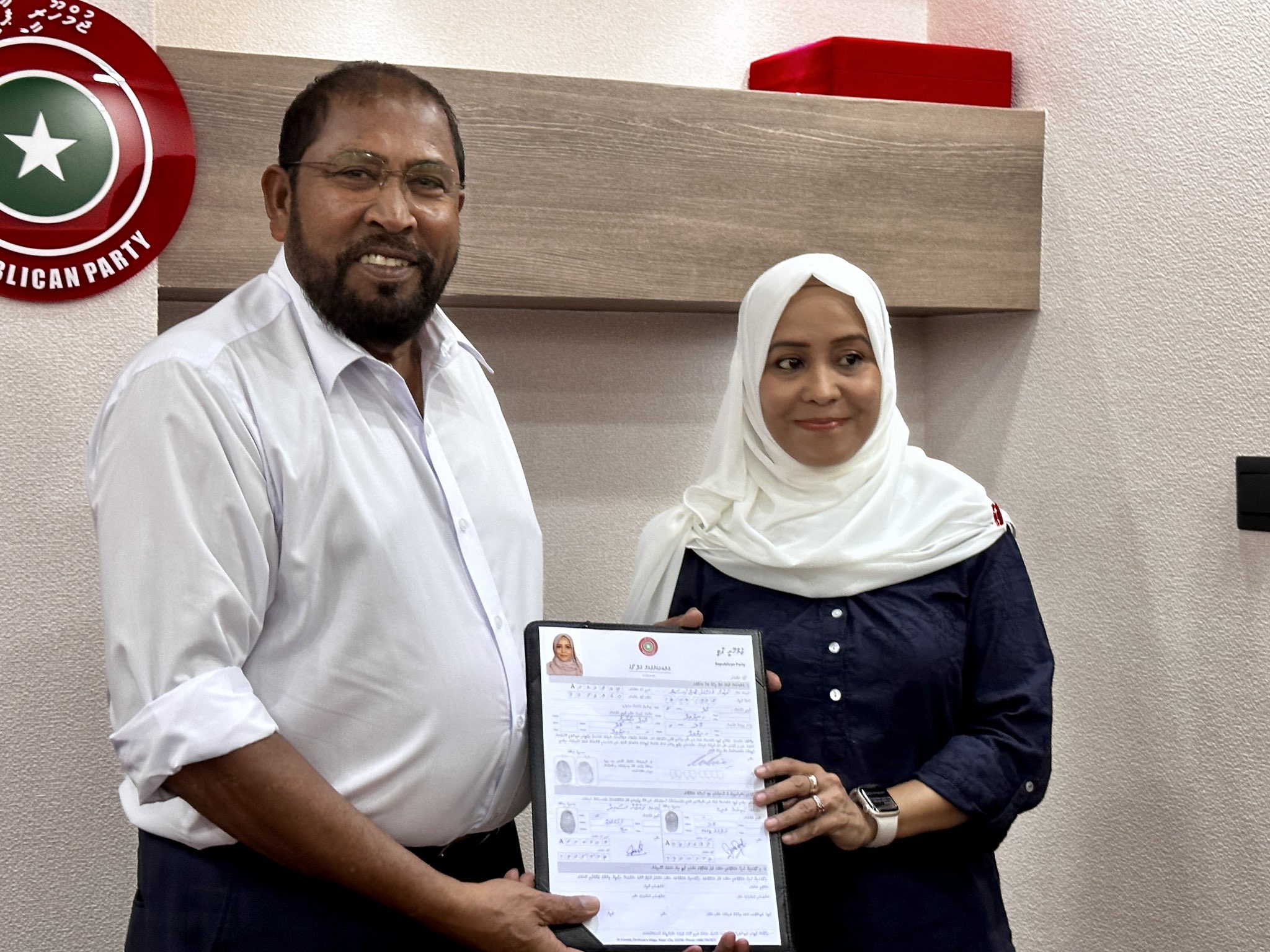 ލުބުނާ ޖޭޕީއަށް ސޮއި ކޮށްފި