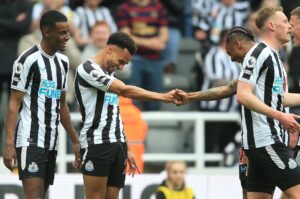 ނިއުކާސެލުން ޓެޓެންހަމް ލަދު ގަންނަވާލައިފި