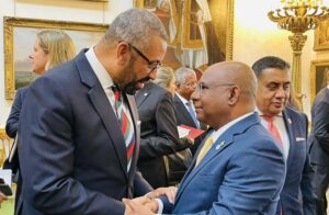 ކުދި ޖަޒީރާ ޤައުމުތަކުގެ ވެރިންނަށް އިނގިރޭސި ސަރުކާރުން ފަރިއްކޮޅެއް