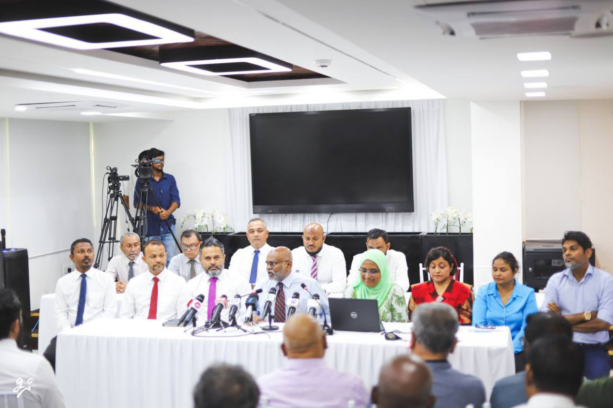 މުނައްވަރުގެ ރައްދު ޑރ. ހުސެއިންއަށް: ޓޫނާ އުޅޭނީ އެކިފަހަރު އެކި ދިމާލުގަ، ކަނޑު ދޫކޮށްލުކަމީ ދެރައެއް