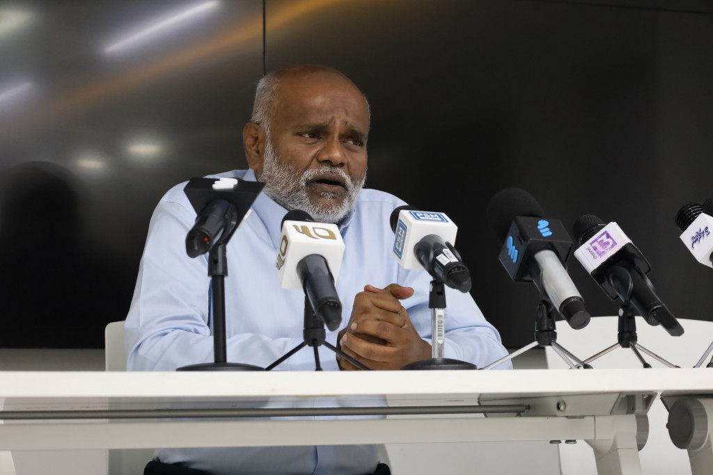 ޗާގޮސްގެ މިލްކުވެރިކަމަށް ދައުވާ ކޮށްފައިވަނީ ދީން ދޫކުރި ހަސަން ރަސްގެފާނު އެކަނި، އެއީ ސައްހަ ދައުވާއެއް: މުނައްވަރު