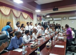 މަޖިލިހުގެ އިތުރު މެމްބަރު "ދަ ޑިމޮކްރޭޓްސް" އާއި ގުޅޭނެ: ހަސަން