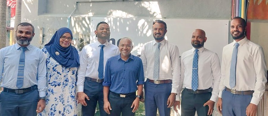 ކުޅުދުއްފުށީގެ މޭޔަރާއި އެކު ހުރިހާ ކައުންސިލަރުން ދަ ޑިމޮކްރެޓްސްއަށް ސޮއިކޮށްފި