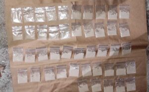 ފުޅާދާއިރާއެއްގައި މަސްތުވާތަކެތީގެ ވިޔަފާރިކުރަމުންދިޔަ 4 މީހުން ހައްޔަރުކޮށްފި