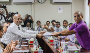 ނަޝީދުގެ "ދަ ޑިމޮކްރެޓްސް" ޕާޓީ ހަދަން އީސީއަށް ހުށަހަޅައިފި