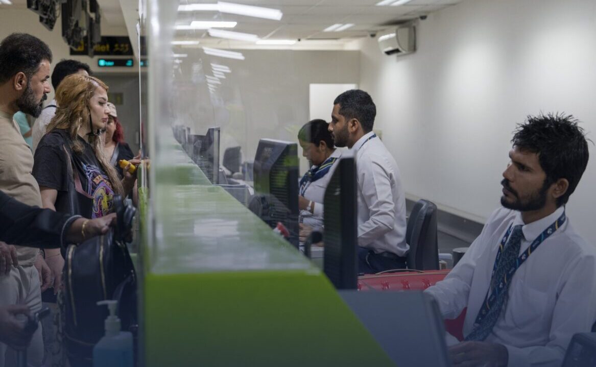 ފުރުމުގެ ތިން ގަޑިއިރު ކުރިން އެއާޕޯޓަށް ދިއުމަށް އެދިއްޖެ