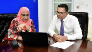 އާޒިމާގެ ތާއީދު ނާޒިމަށް