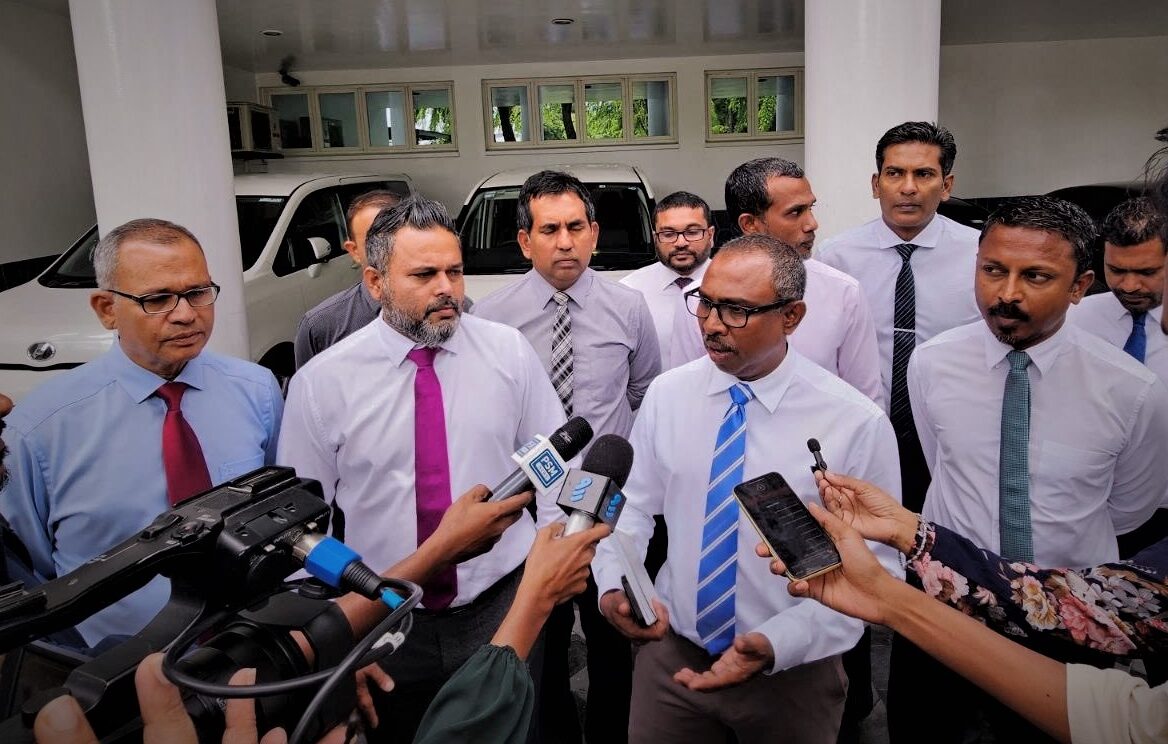 މިސަރުކާރުގެ ކޮރަަޕްޝަންގެ މައްސަލަތަށް ބެލުމަށް އިދަރާތަކުގައި އެދޭނަން: އާޒިމް