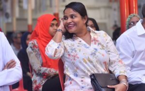 ޚިޔާނާތްތެރިވާ މީހުން ރައްޔިތުންގެ ޚިދުމަތުން އެއްފަރާތްކޮށް، އަދަބު ދެވެންޖެހޭ: ނާދިރާ