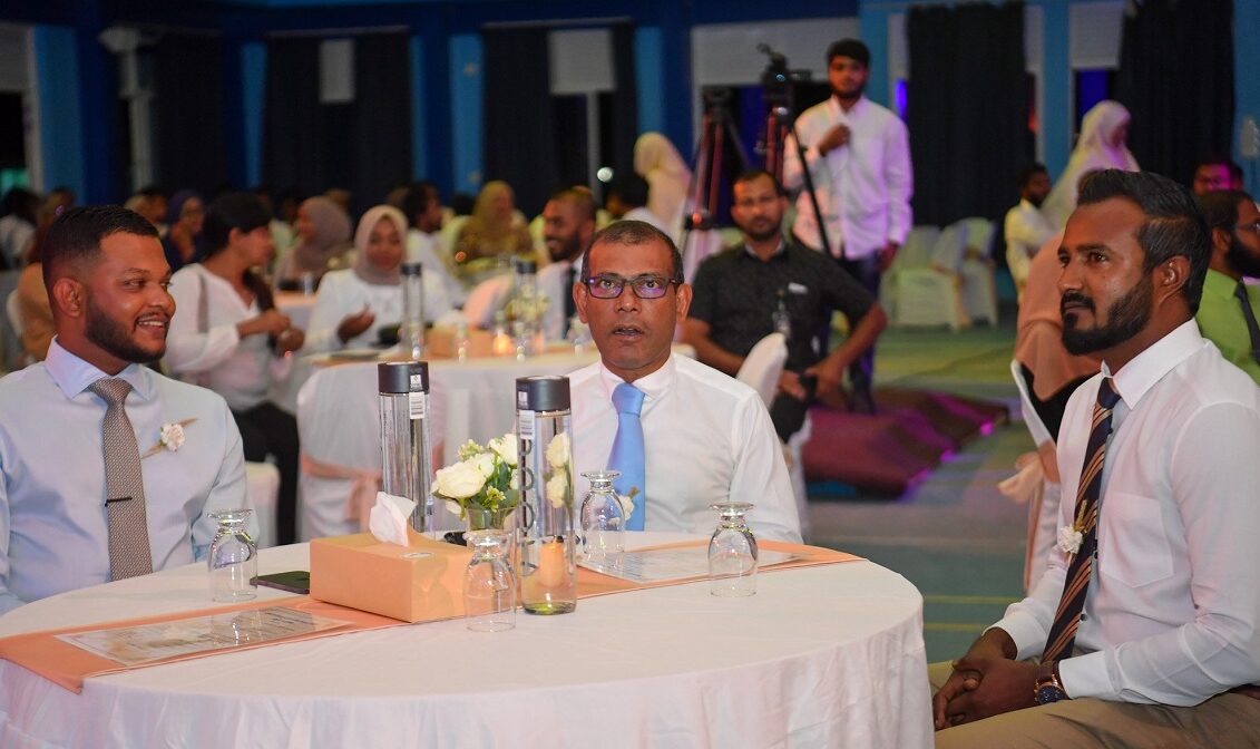 ސީޓީ ކައުންސިލެއް އެކުގައި ވެރިކަން ކުރާ ޕާޓީއަކުން ވަކިވުމަކީ ބޮޑު ޒަލްޒަލާއެއް: ނަޝީދު