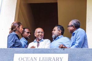 "އިންޑިއާ އައުޓް" ހަރަކާތް ހިންގާނަމަ އެކީގައި މަސައްކަތް ކުރަން އުނދަގޫވާނެ: ޑިމޮކްރެޓްސް