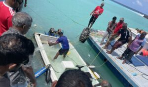 ކުމުންދޫ ނެރުމައްޗަށް މިއަދުވެސް ޑިންގީއެއް ބަންޑުން ޖަހާލައި