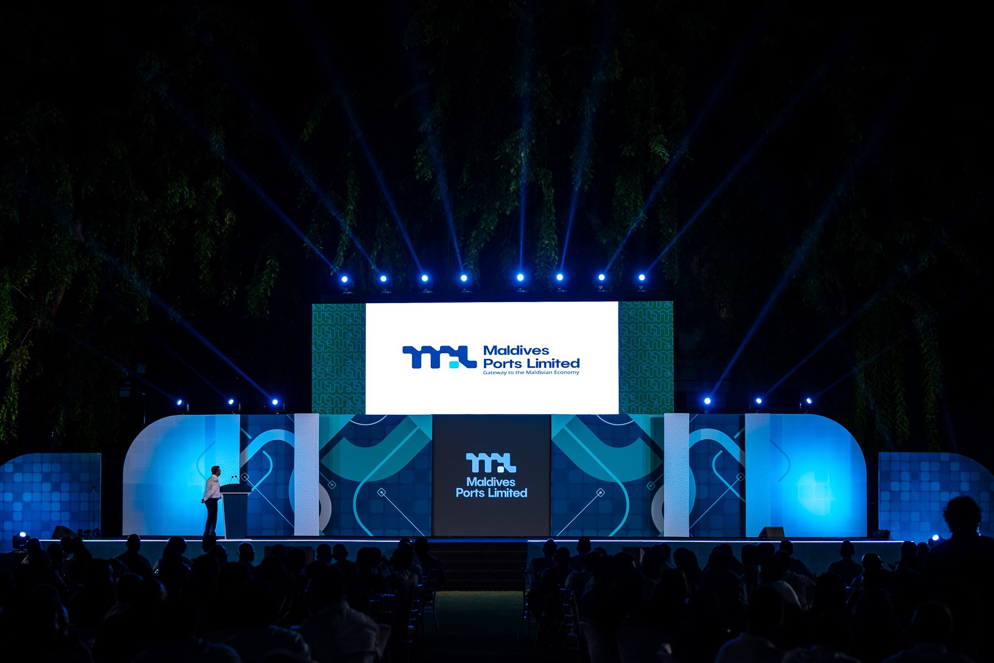 އެމްޕީއެލް ރީ-ބްރޭންޑްކޮށް ލޯގޯ އާއި ކުލަ އަދި ބްރޭންޑިން ލޯންޗްކޮށްފި